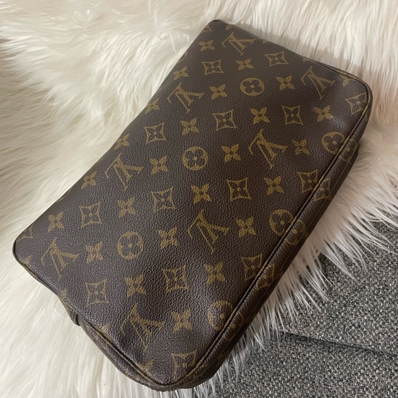 Sold on ig Authentic vintage Louis Vuitton Trouse 28 (makesup pouch) - Picture 2 of 16